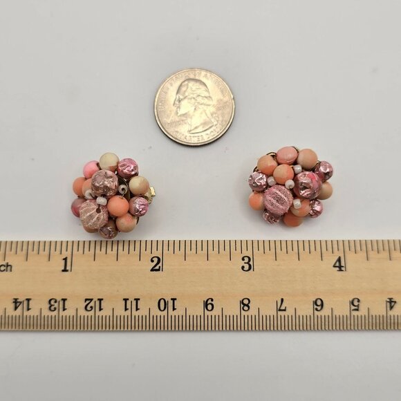 Vtg Pink/White Gold-Tone Clip-On Beaded Cluster Earrings Retro Party Fun Spring - Picture 7 of 8